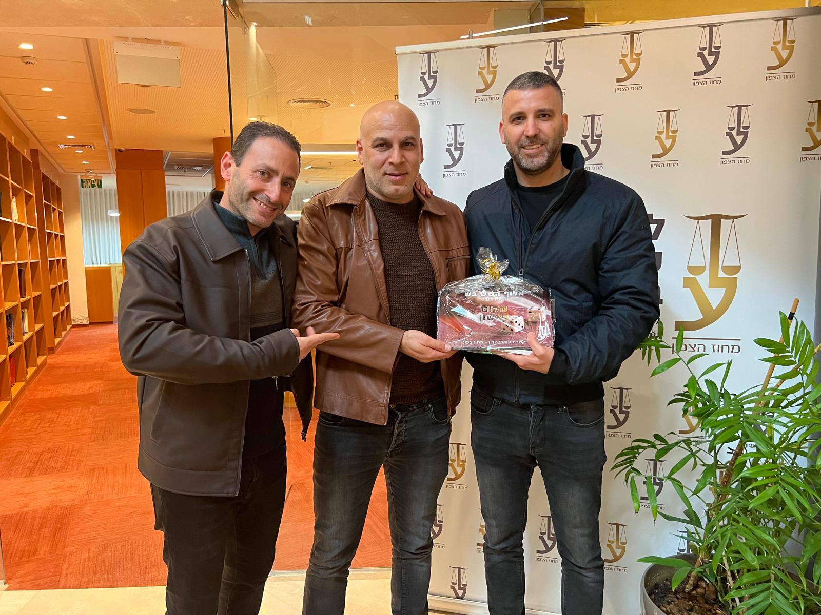 הערב בית הפרקליט היה מלא באסטרטגיה, קוביות משחק, חיוכים והרבה מאוד רוח ספורטיבית. עשרות עורכות ועורכי דין ממחוז הצפון לקחו חלק בתחרות שחמט VS שש־בש, והוכיחו שגם מחוץ לאולמות בית המשפט הם יודעים איך מנצחים.